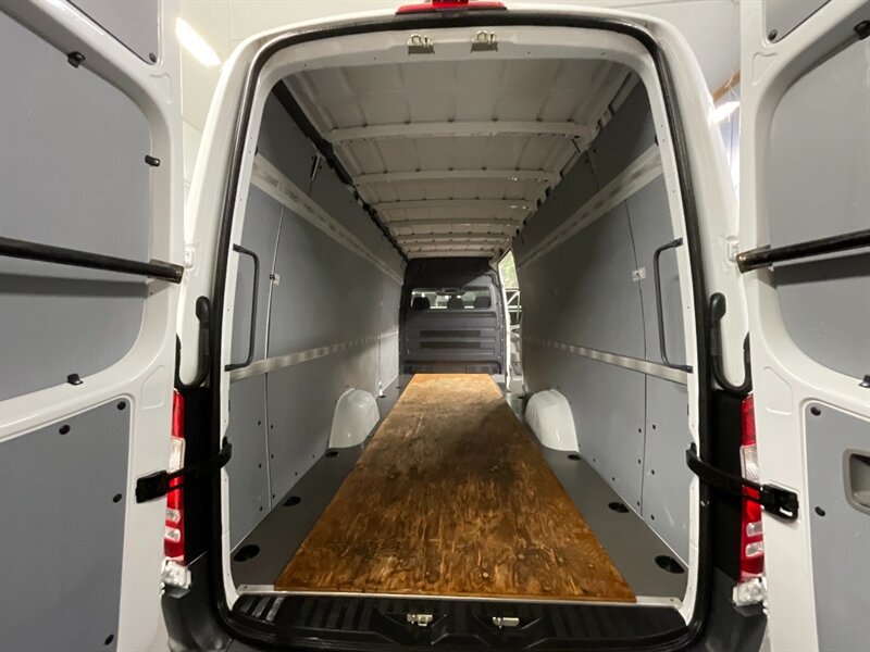 2018 Mercedes-Benz Sprinter 2500 CARGO VAN / 3.0 DIESEL / HIGH ROOF EXTENDED  CARGO VAN / 170 inc WB High Roof Extended / Backup Camera - Photo 9 - Gladstone, OR 97027