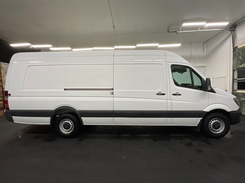 2018 Mercedes-Benz Sprinter 2500 CARGO VAN / 3.0 DIESEL / HIGH ROOF EXTENDED  CARGO VAN / 170 inc WB High Roof Extended / Backup Camera - Photo 4 - Gladstone, OR 97027