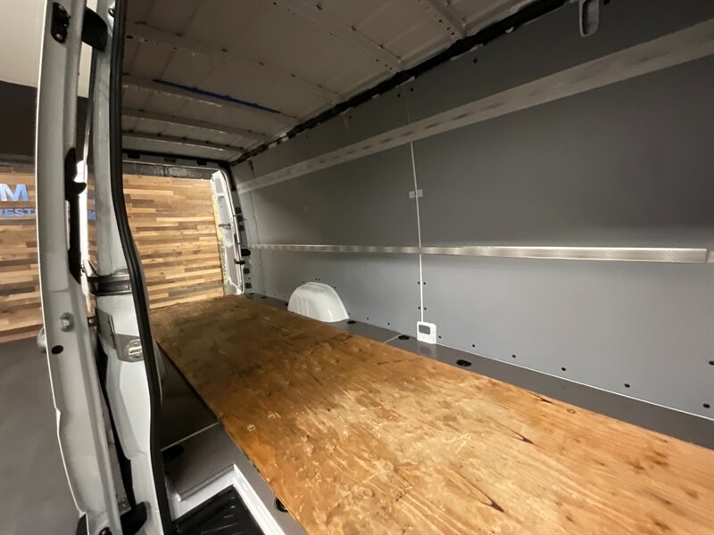 2018 Mercedes-Benz Sprinter 2500 CARGO VAN / 3.0 DIESEL / HIGH ROOF EXTENDED  CARGO VAN / 170 inc WB High Roof Extended / Backup Camera - Photo 10 - Gladstone, OR 97027