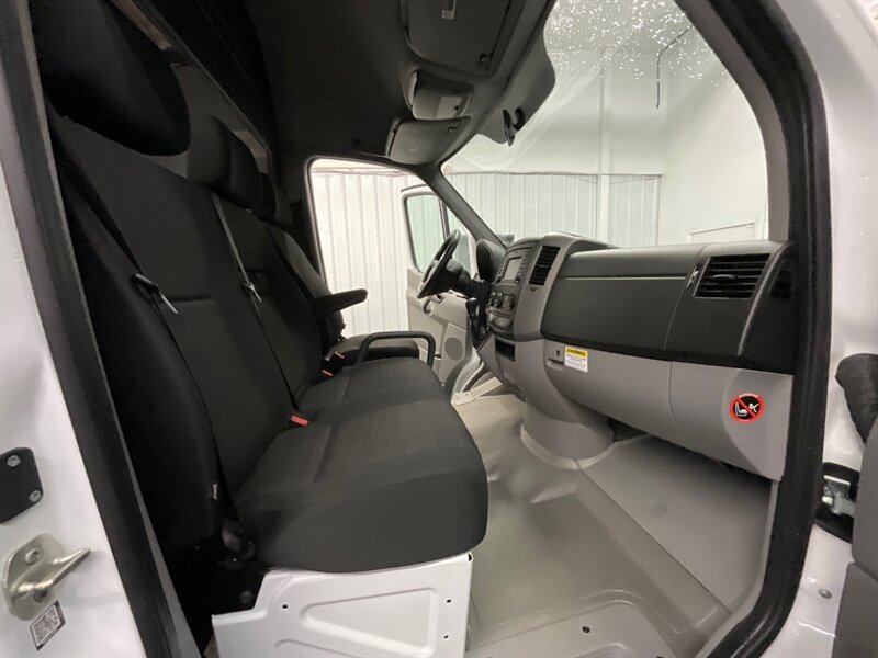 2018 Mercedes-Benz Sprinter 2500 CARGO VAN / 3.0 DIESEL / HIGH ROOF EXTENDED  CARGO VAN / 170 inc WB High Roof Extended / Backup Camera - Photo 19 - Gladstone, OR 97027