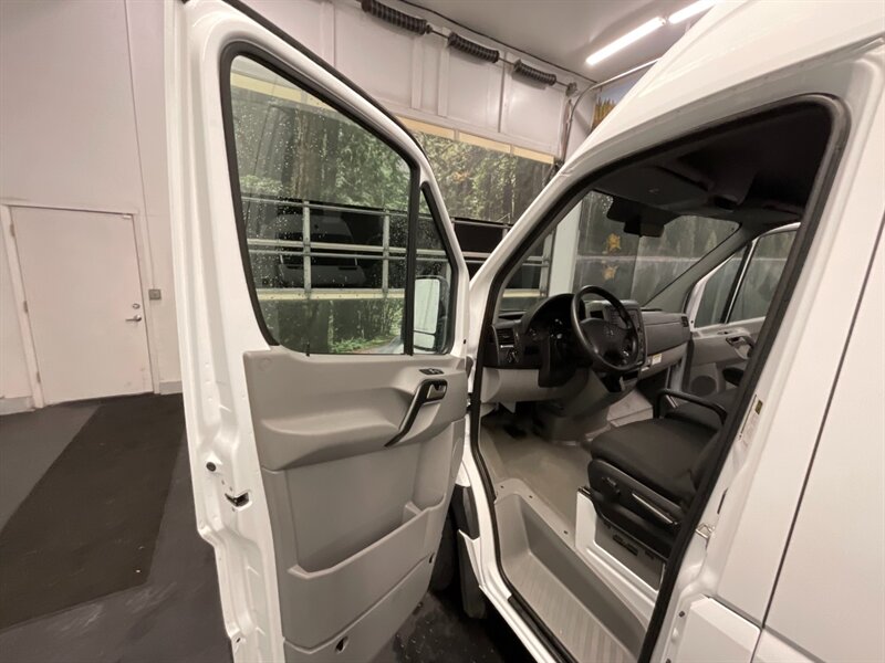 2018 Mercedes-Benz Sprinter 2500 CARGO VAN / 3.0 DIESEL / HIGH ROOF EXTENDED  CARGO VAN / 170 inc WB High Roof Extended / Backup Camera - Photo 17 - Gladstone, OR 97027