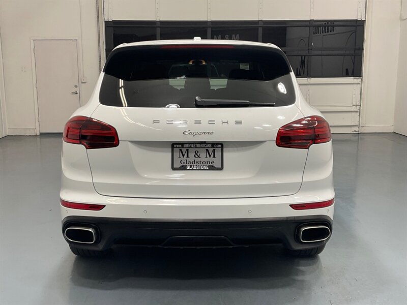 2018 Porsche Cayenne Sport Utility AWD / 3.6L V6 / Sport Chrono Pkg  / Leather / Sunroof / Navigation / Camera - Photo 5 - Gladstone, OR 97027