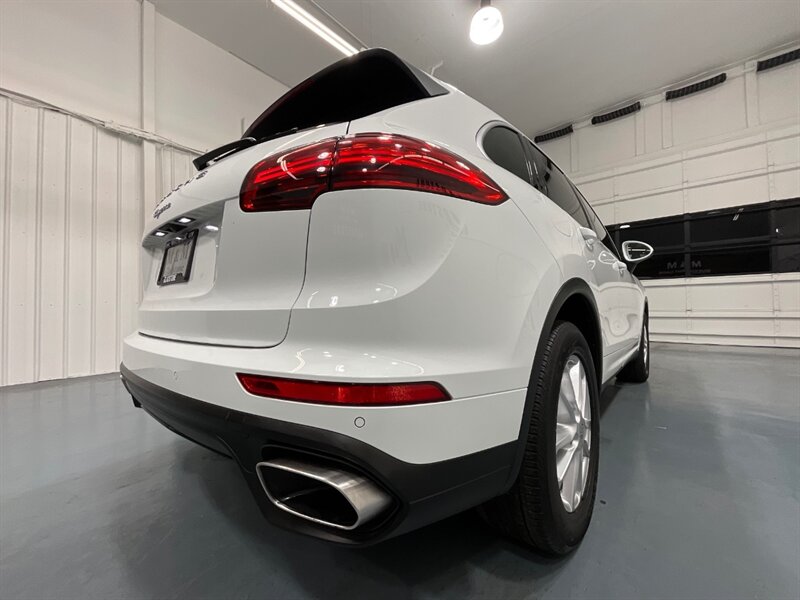 2018 Porsche Cayenne Sport Utility AWD / 3.6L V6 / Sport Chrono Pkg  / Leather / Sunroof / Navigation / Camera - Photo 54 - Gladstone, OR 97027