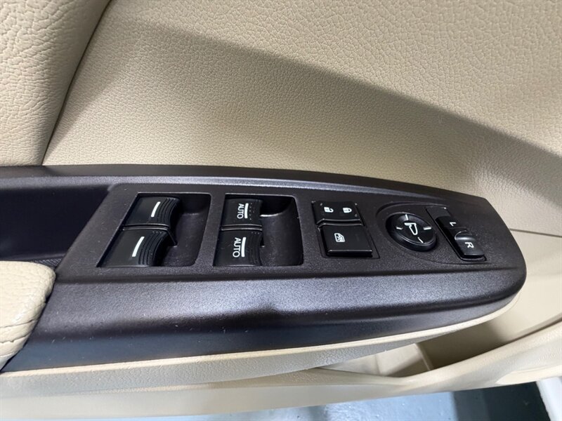 2014 Acura RDX Sport Utility AWD / NEW TIRES / Sunroof / Leather / TIMING BELT SERVICE ALREADY DONE - Photo 33 - Gladstone, OR 97027