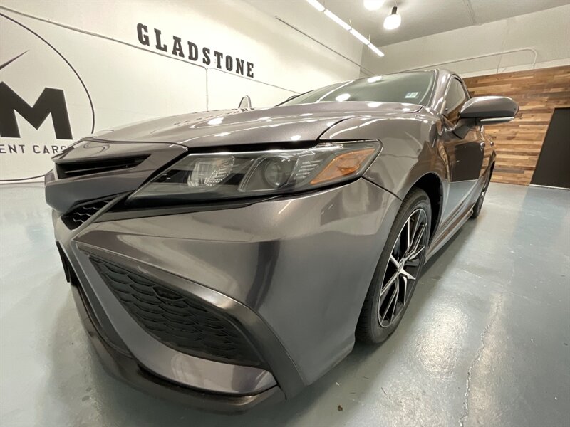 2023 Toyota Camry SE Sedan / 4Cyl / Backup Camera /LOCAL / 18K MILES  / FULL FACTORY WARRANTY - Photo 49 - Gladstone, OR 97027