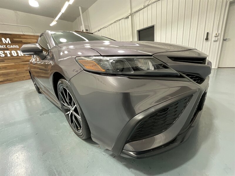 2023 Toyota Camry SE Sedan / 4Cyl / Backup Camera /LOCAL / 18K MILES  / FULL FACTORY WARRANTY - Photo 50 - Gladstone, OR 97027