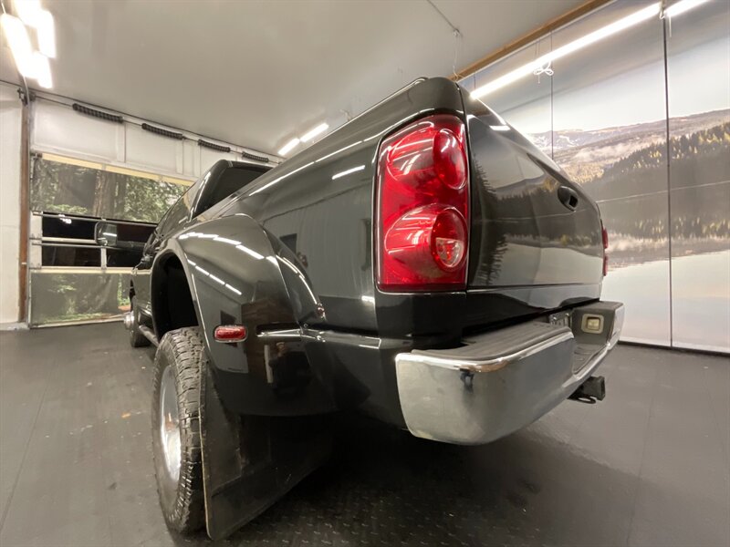 2007 Dodge Ram 3500 Laramie MEGACAB 4X4 / 5.9L DIESEL /DUALLY /1-OWNER  LOCAL OREGON TRUCK / RUST FREE / 1-OWNER / DUALLY / Leather & Heated Seats / CLEAN - Photo 11 - Gladstone, OR 97027