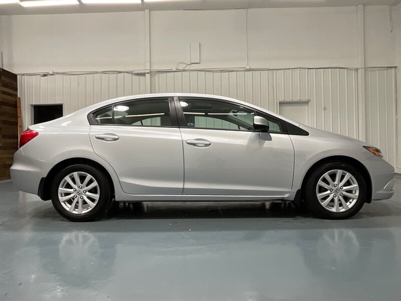 2012 Honda Civic EX-L Sedan / 4Cyl / Sunroof / Leather / 78K MILES  / LOCAL CAR / Heated Seats & Leather - Photo 4 - Gladstone, OR 97027