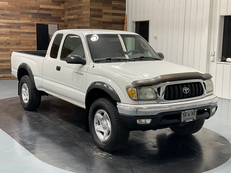 2004 Toyota Tacoma SR5 Extra Cab 4X4 / 2.7L 4Cyl / ONLY 104,000 MILES  / LOCAL OREGON TRUCK w. ZERO RUST - Photo 2 - Gladstone, OR 97027