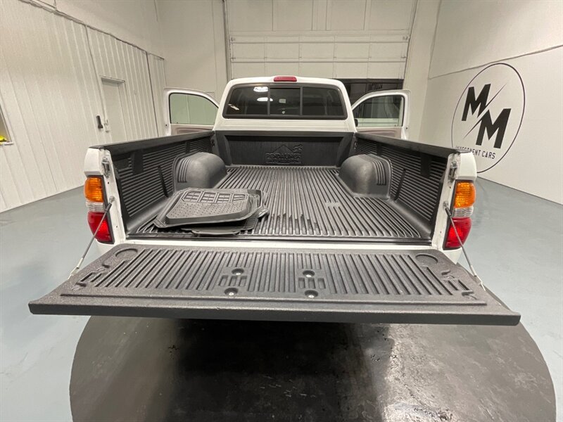 2004 Toyota Tacoma SR5 Extra Cab 4X4 / 2.7L 4Cyl / ONLY 104,000 MILES  / LOCAL OREGON TRUCK w. ZERO RUST - Photo 10 - Gladstone, OR 97027