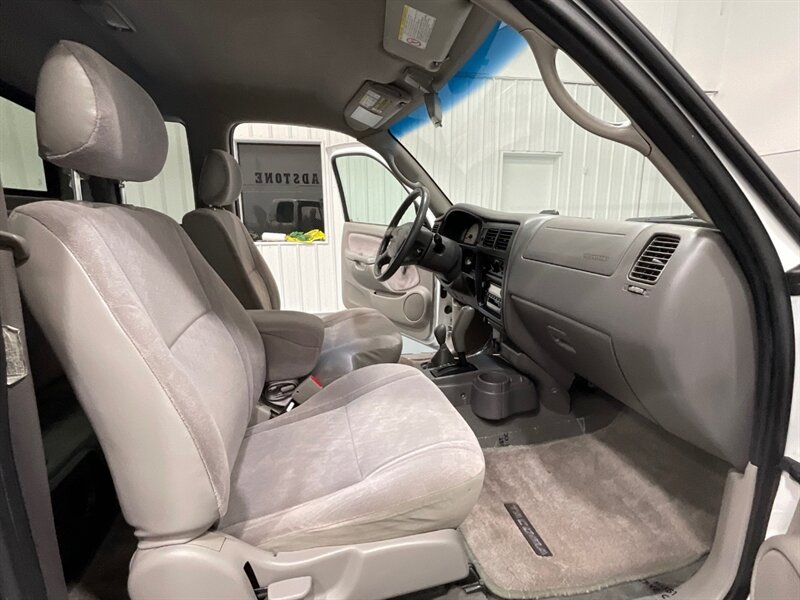 2004 Toyota Tacoma SR5 Extra Cab 4X4 / 2.7L 4Cyl / ONLY 104,000 MILES  / LOCAL OREGON TRUCK w. ZERO RUST - Photo 17 - Gladstone, OR 97027