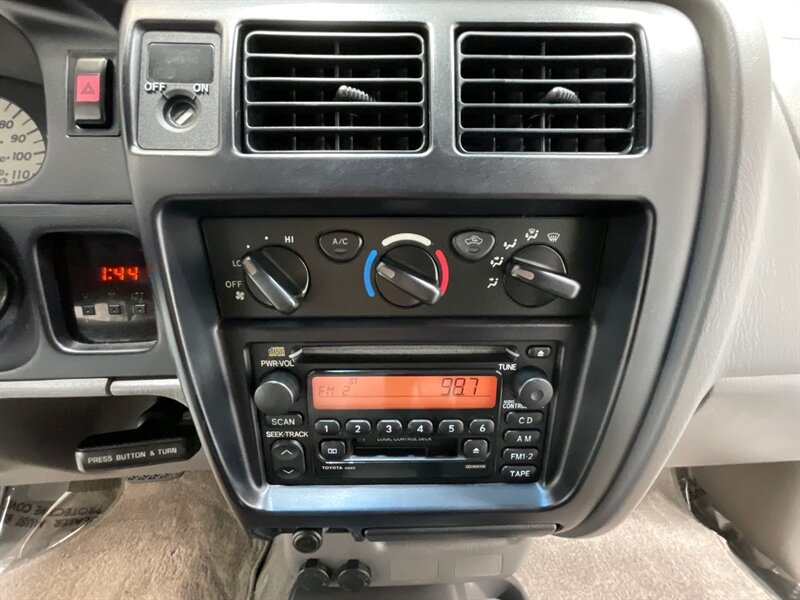 2004 Toyota Tacoma SR5 Extra Cab 4X4 / 2.7L 4Cyl / ONLY 104,000 MILES  / LOCAL OREGON TRUCK w. ZERO RUST - Photo 19 - Gladstone, OR 97027