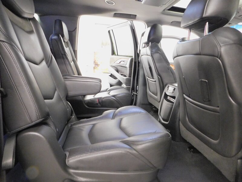 2016 Cadillac Escalade ESV Premium Collecti   - Photo 14 - Gladstone, OR 97027