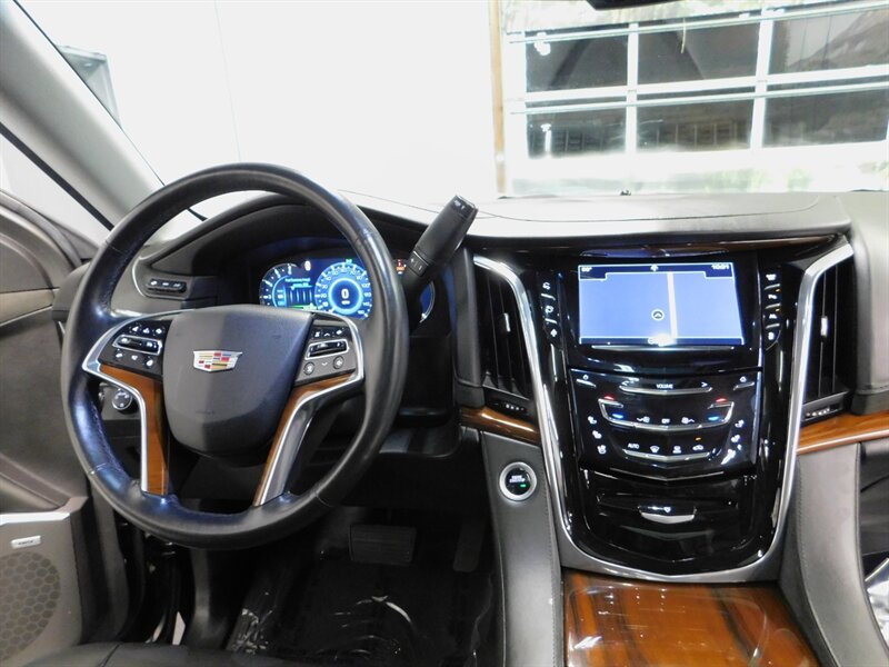 2016 Cadillac Escalade ESV Premium Collecti   - Photo 18 - Gladstone, OR 97027