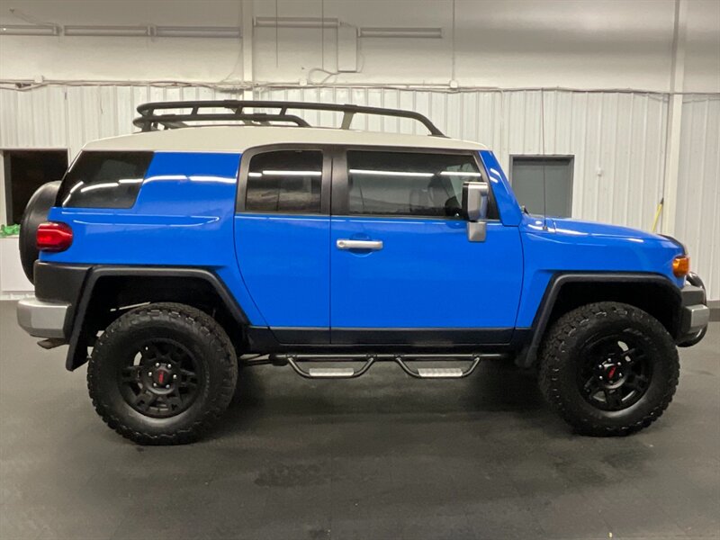 2007 Toyota FJ Cruiser 4dr SUV 4X4 / 6-SPEED / NEW WHEELS & TIRES  LIFTED w/ NEW WHEELS & TIRES / 6-SPEED / SUPER CLEAN - Photo 4 - Gladstone, OR 97027