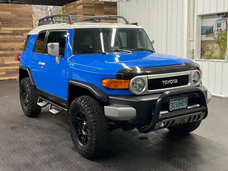 2007 Toyota FJ Cruiser 4dr SUV 4X4 / 6-SPEED / NEW WHEELS & TIRES  LIFTED w/ NEW WHEELS & TIRES / 6-SPEED / SUPER CLEAN - Photo 2 - Gladstone, OR 97027