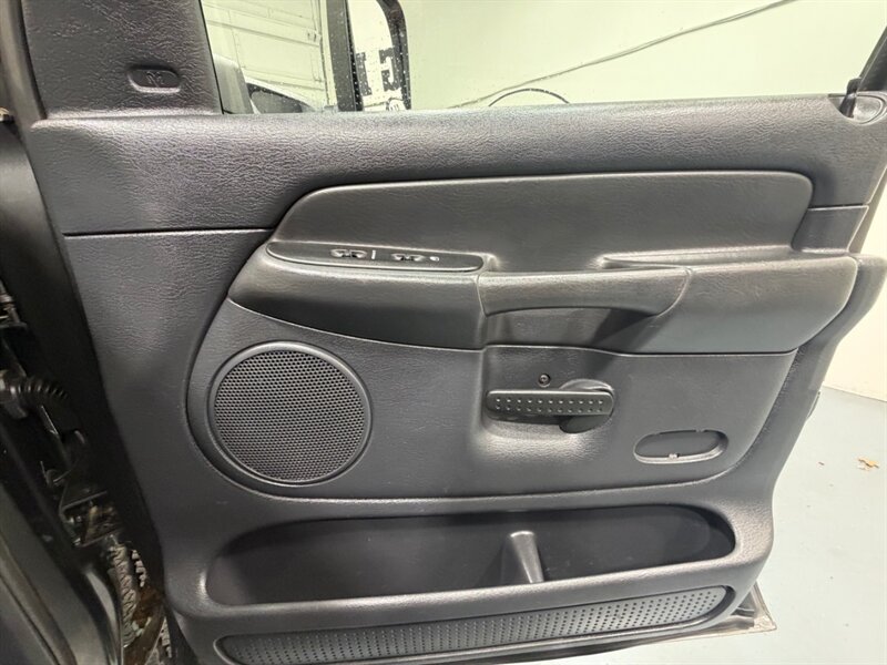 2003 Dodge Ram 2500 SLT 4X4 6-SPEED MANUAL 5.9L CUMMINS DIESEL /LONG BED / ZERO RUST - Photo 33 - Gladstone, OR 97027