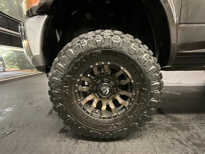 2010 Dodge Ram 3500 SLT Crew Cab 4X4 / 6.7L DIESEL / LIFTED LIFTED  Backup Camera / LIFTED w/ 37 " MUD TIRES & 17 " FUEL WHEELS / SHARP & CLEAN !! - Photo 23 - Gladstone, OR 97027