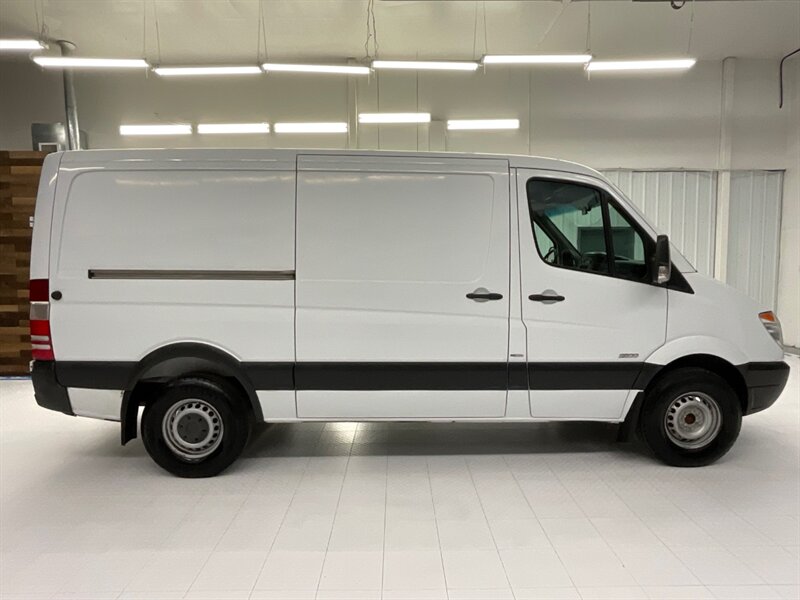 2013 Mercedes-Benz Sprinter 2500 CARGO VAN /3.0L DIESEL/ 1-OWNER / 64,000 MILE  /144 " WB STANDARD ROOF / NEW TIRES / SHARP & CLEAN !! - Photo 4 - Gladstone, OR 97027