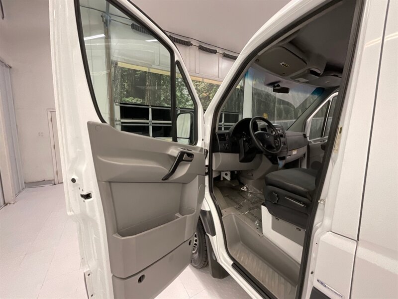 2013 Mercedes-Benz Sprinter 2500 CARGO VAN /3.0L DIESEL/ 1-OWNER / 64,000 MILE  /144 " WB STANDARD ROOF / NEW TIRES / SHARP & CLEAN !! - Photo 29 - Gladstone, OR 97027