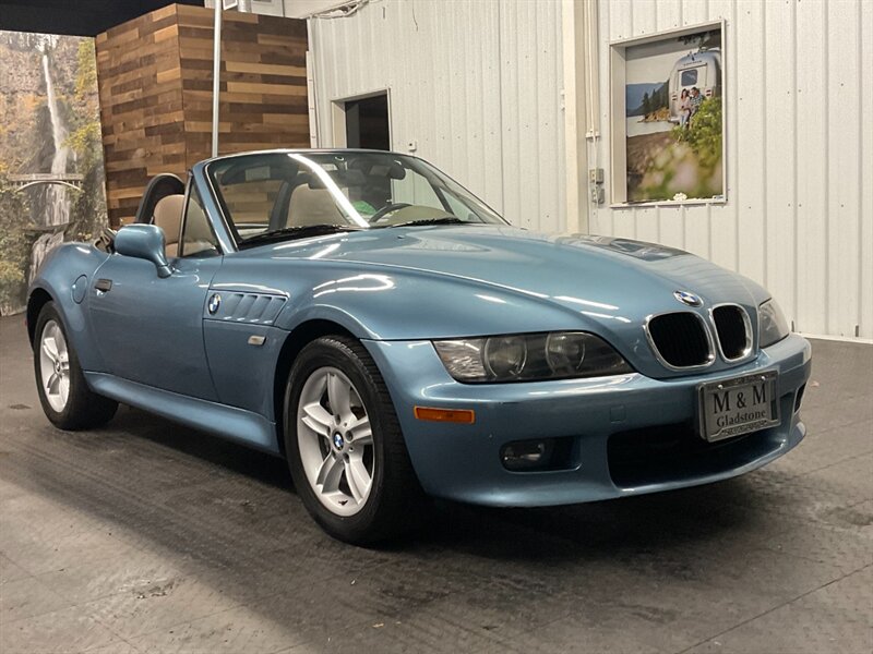 2001 BMW Z3 2.5i Roadster  / 5-S   - Photo 2 - Gladstone, OR 97027