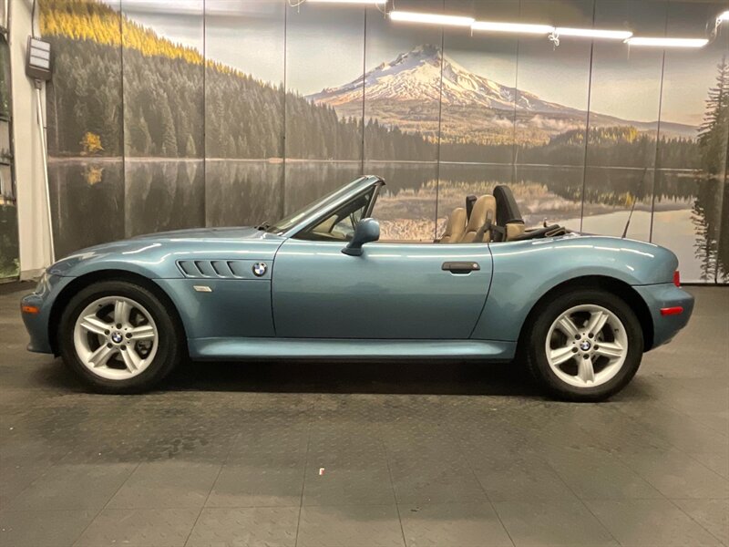 2001 BMW Z3 2.5i Roadster  / 5-S   - Photo 3 - Gladstone, OR 97027