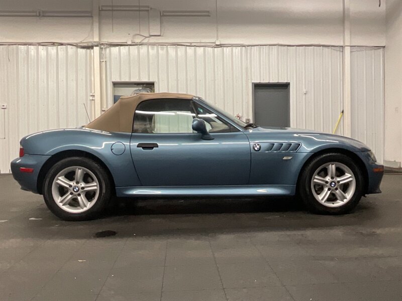 2001 BMW Z3 2.5i Roadster  / 5-S   - Photo 4 - Gladstone, OR 97027