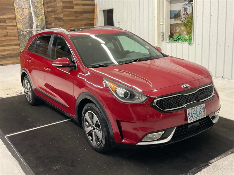 2018 Kia Niro EX Wagon / 1.6L 4Cyl HYBRID / EX PREMIUM PKG  / Leather / Navi - Photo 2 - Gladstone, OR 97027