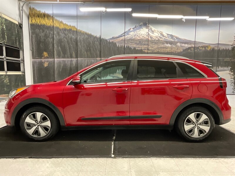 2018 Kia Niro EX Wagon / 1.6L 4Cyl HYBRID / EX PREMIUM PKG  / Leather / Navi - Photo 3 - Gladstone, OR 97027