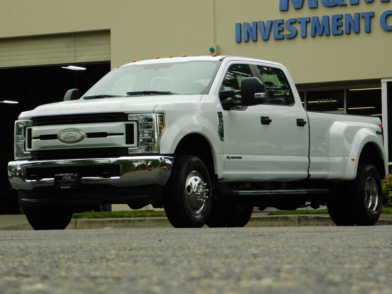 2019 Ford F350 Super Duty Crew Cab DUALLY 4X4 6.7L DIESEL / CLEAN