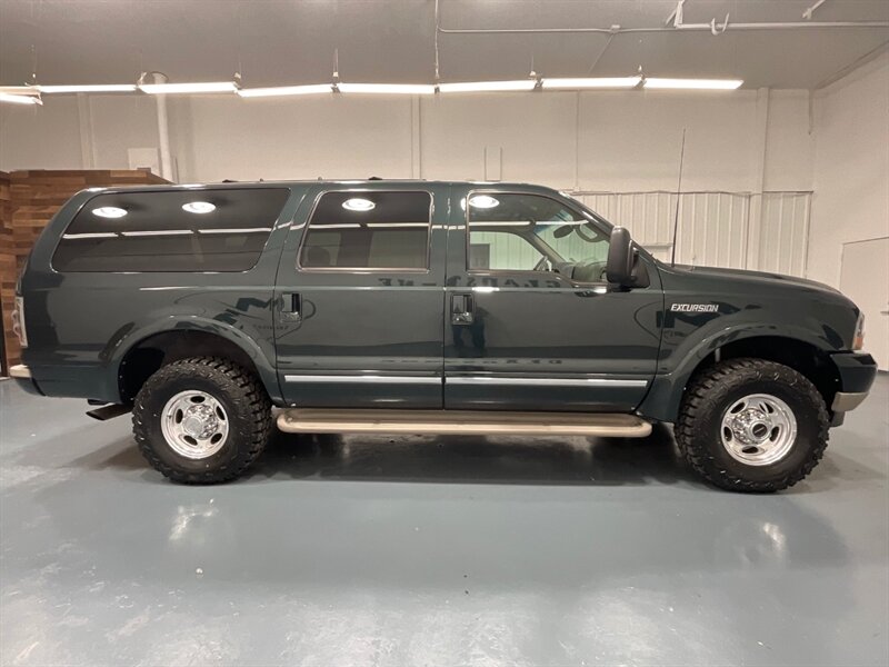 2002 Ford Excursion Limited 4X4 / 7.3L DIESEL / NEW TIRES / 141K MILES  / COMPLETELY STOCK w. ZERO RUST - Photo 4 - Gladstone, OR 97027