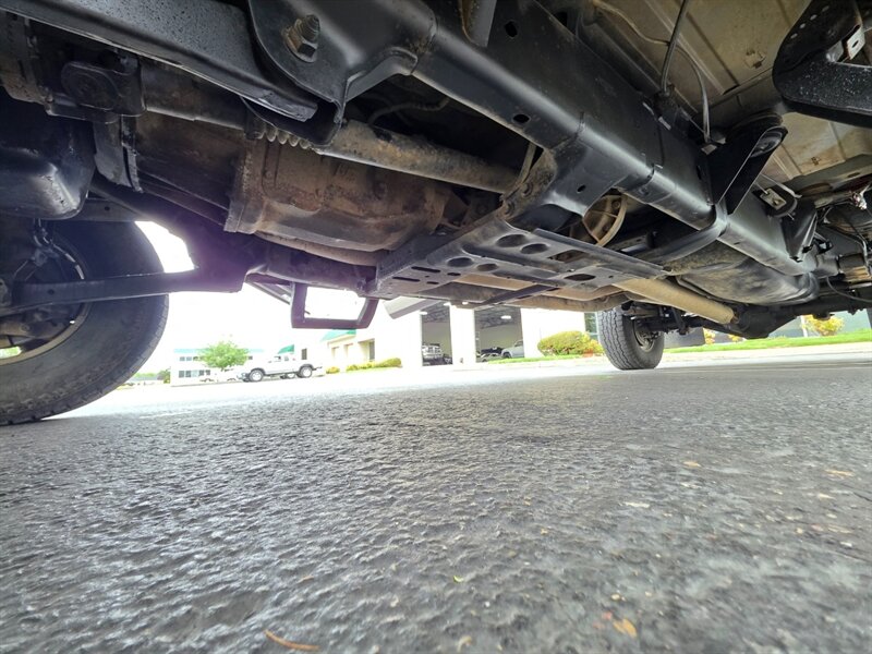 2004 Dodge Ram 3500 Flat Bed / 4X4 / 6 Speed / 5.9L CUMMINS DIESEL / Manual Transmission / Winch / High Output / Exhaust Brake / 1-TON - Photo 19 - Portland, OR 97217