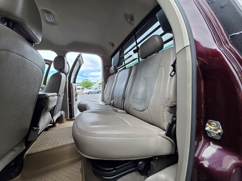 2004 Dodge Ram 3500 Flat Bed / 4X4 / 6 Speed / 5.9L CUMMINS DIESEL / Manual Transmission / Winch / High Output / Exhaust Brake / 1-TON - Photo 15 - Portland, OR 97217