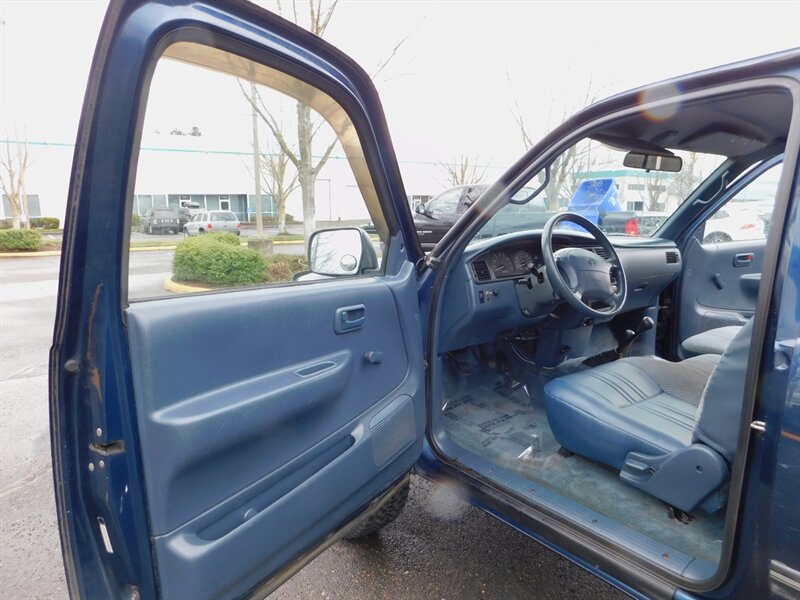 1995 Toyota T100 4X4 / V6 3.4L / 5-SPEED MANUAL / Tacoma / CLEAN   - Photo 11 - Portland, OR 97217