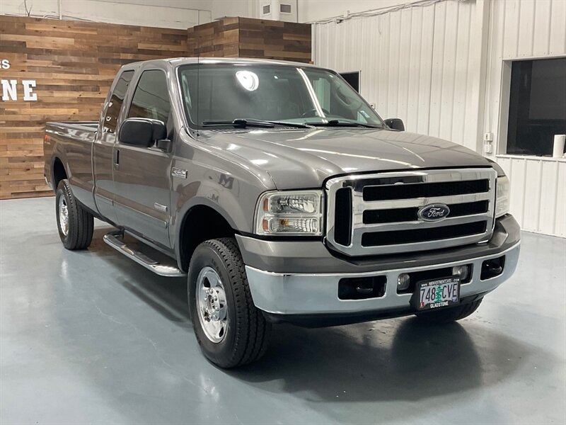 2006 Ford F-250 XLT Super Duty 4X4 / 6.0L V8 DIESEL /1-OWNER  / LOCAL OREGON TRUCK w. ZERO RUST / LONG BED - Photo 2 - Gladstone, OR 97027