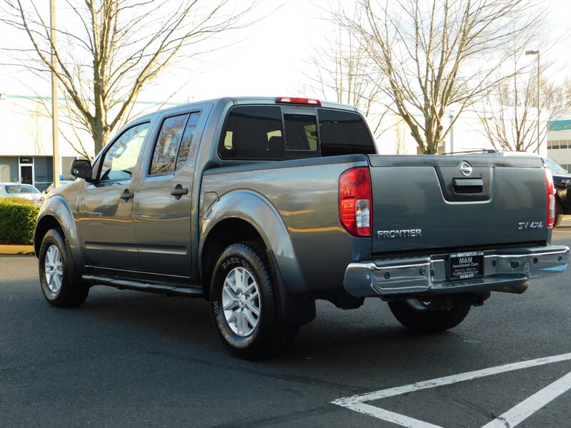 2016 Nissan Frontier SV Crew Cab 4X4 / Heated Seats/ 38K MLS / PRISTINE