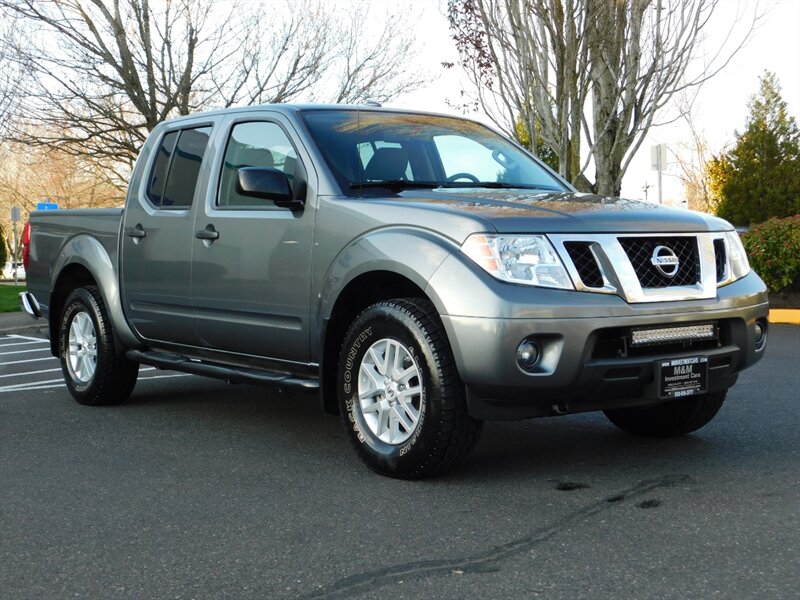 2016 Nissan Frontier SV Crew Cab 4X4 / Heated Seats/ 38K MLS / PRISTINE