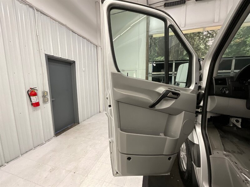 2014 Mercedes-Benz Sprinter 2500 Passenger Van 3.0L V6 DIESEL / HIGHROOF  / 15-Passenger Van / 170 " WB / HIGHROOF / 1-OWNER / Excel Cond - Photo 28 - Gladstone, OR 97027