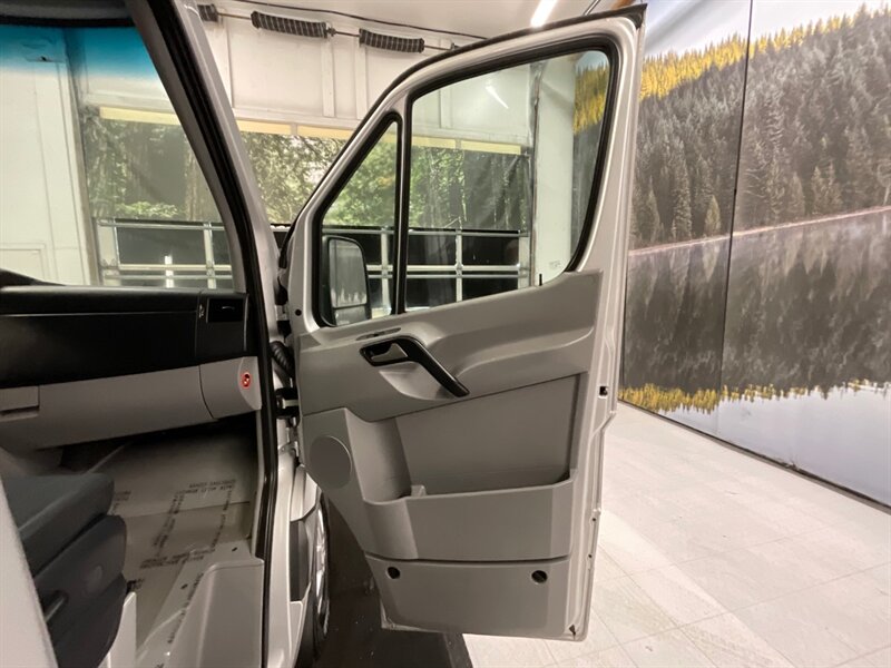 2014 Mercedes-Benz Sprinter 2500 Passenger Van 3.0L V6 DIESEL / HIGHROOF  / 15-Passenger Van / 170 " WB / HIGHROOF / 1-OWNER / Excel Cond - Photo 29 - Gladstone, OR 97027