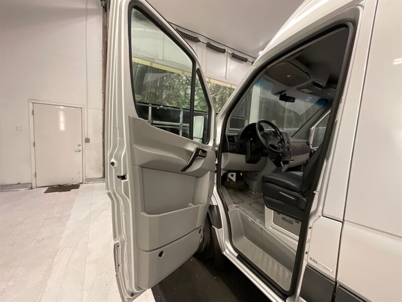 2014 Mercedes-Benz Sprinter 2500 Passenger Van 3.0L V6 DIESEL / HIGHROOF  / 15-Passenger Van / 170 " WB / HIGHROOF / 1-OWNER / Excel Cond - Photo 27 - Gladstone, OR 97027