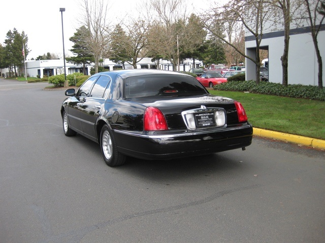 1999 Lincoln Town Car Executive   - Photo 3 - Portland, OR 97217