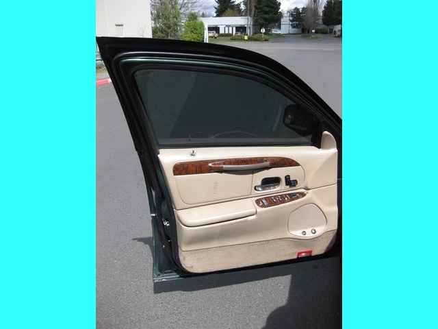 1999 Lincoln Town Car Executive   - Photo 19 - Portland, OR 97217