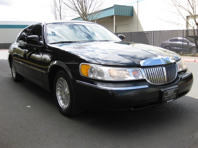 1999 Lincoln Town Car Executive   - Photo 39 - Portland, OR 97217