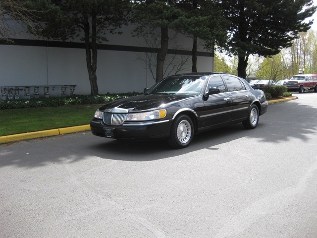 1999 Lincoln Town Car Executive   - Photo 40 - Portland, OR 97217