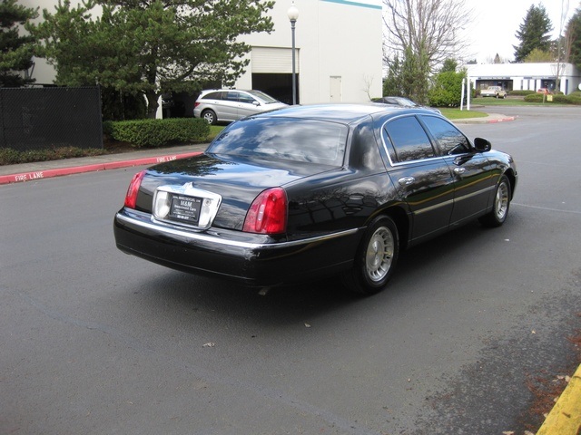 1999 Lincoln Town Car Executive   - Photo 5 - Portland, OR 97217