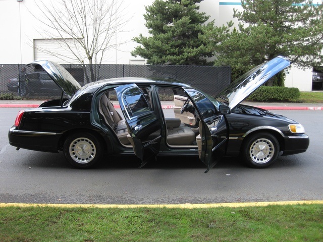 1999 Lincoln Town Car Executive   - Photo 13 - Portland, OR 97217