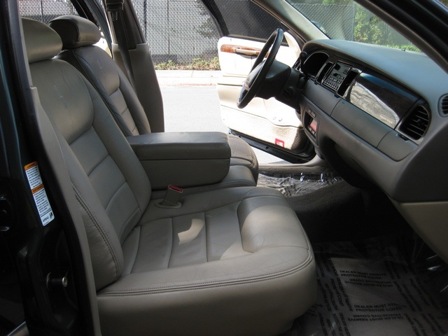 1999 Lincoln Town Car Executive   - Photo 24 - Portland, OR 97217