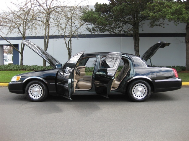 1999 Lincoln Town Car Executive   - Photo 9 - Portland, OR 97217