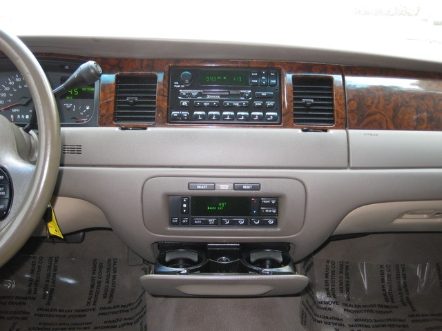 1999 Lincoln Town Car Executive   - Photo 31 - Portland, OR 97217