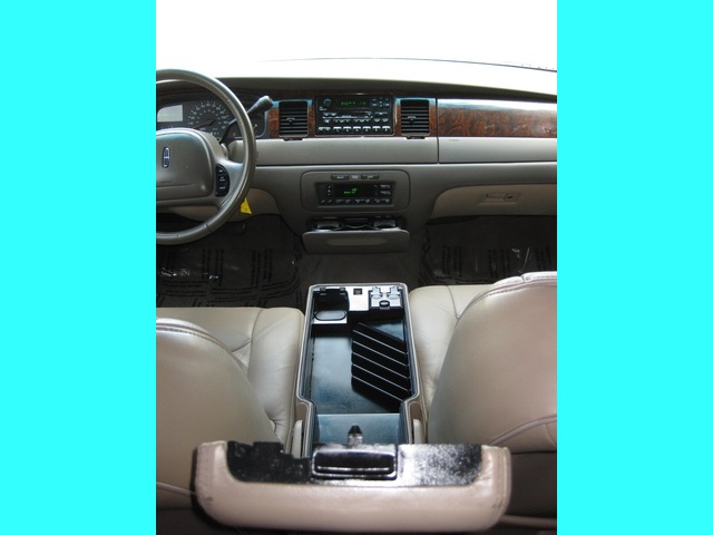 1999 Lincoln Town Car Executive   - Photo 35 - Portland, OR 97217